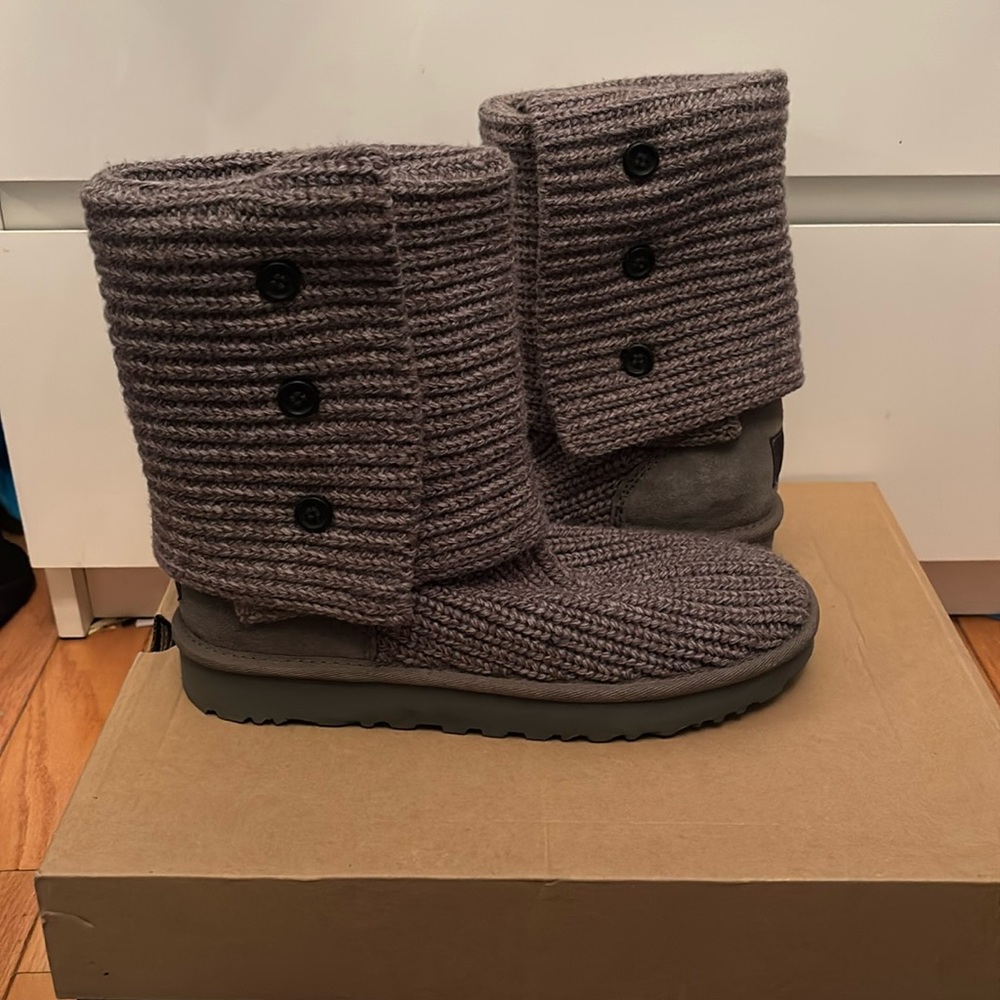 Women size 9 “Classic Cardy” Ugg boots.